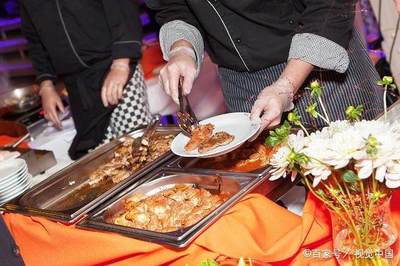 “小藍(lán)鯨”連鎖餐飲品牌營(yíng)銷(xiāo)戰(zhàn)略的啟示與歌舞活動(dòng)實(shí)踐